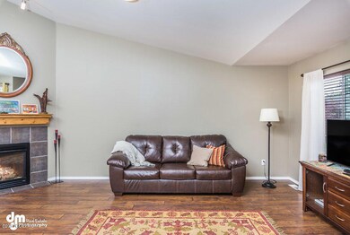 Living Room_IMG_4604-SMALL