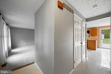 8749 Cardinal Forest Cir, Laurel, MD 20723 - photo 5