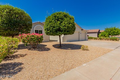 18237 W Port au Prince Ln, Surprise, AZ 85388 - photo 2