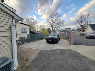 819 Gibbons Ct, Elizabeth, NJ 07202 - photo 6