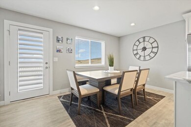 813 Grindstone Cir, Waterloo, IA 50702 - photo 7