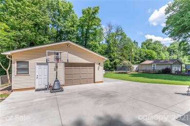 Detached garage/workshop with electric hook up.