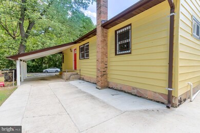 7012 Canyon Dr, Capitol Heights, MD 20743 - photo 2