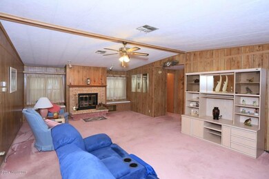 4 917 Hemlock - Living Room - View 7jpg