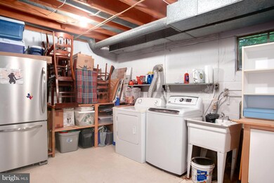 6711 Haycock Rd, Falls Church, VA 22043 - photo 5