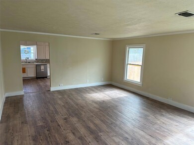 Family room to Kit