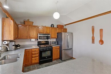 3619 SW 34th St, Des Moines, IA 50321 - photo 7