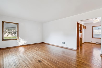 1025 W 8th St, Cedar Falls, IA 50613 - photo 5