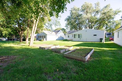 294 25th Ave SW, Cedar Rapids, IA 52404 - photo 2