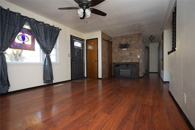 108 Jeremy Ln, Holcomb, KS 67851 - photo 5