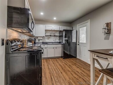 701 S Muskogee Ave, Claremore, OK 74017 - photo 7