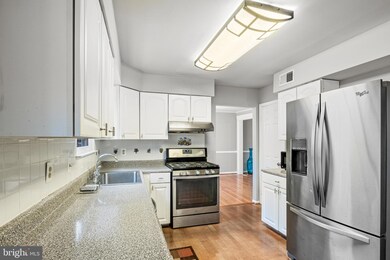 5322 Hampton Forest Way, Fairfax, VA 22030 - photo 7