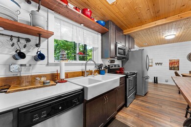 Farmhouse sink