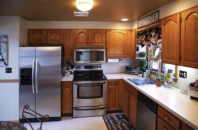 18 Reagan Rd, Milford, MA 01757 - photo 4