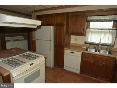 735 E Lexington St, Allentown, PA 18103 - photo 7