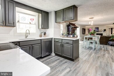 15328 Edgehill Dr, Dumfries, VA 22025 - photo 4