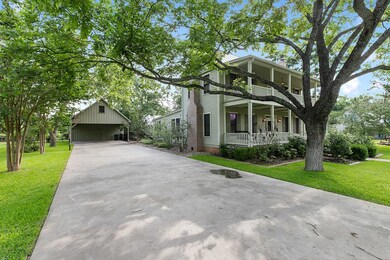 605 W Austin St, Fredericksburg, TX 78624 - photo 2