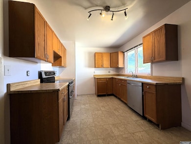 408 S 16th St, Worland, WY 82401 - photo 4