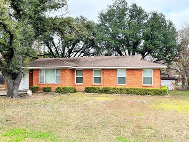 1410 Country Club Rd, Ennis, TX 75119 - photo 2