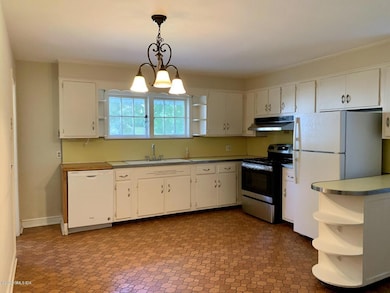 2727 Post Rd, Darien, CT 06820 - photo 3