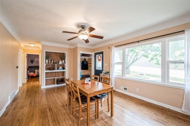 1121 O Ave NW, Cedar Rapids, IA 52405 - photo 3