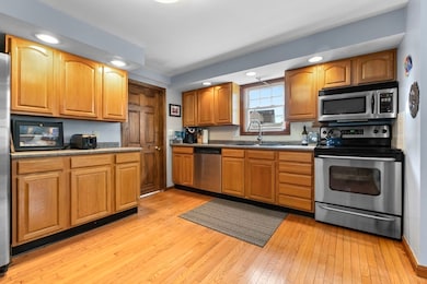 7 Lothrop St, Beverly, MA 01915 - photo 3