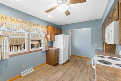 1177 Oakview Dr, Columbus Junction, IA 52738 - photo 5