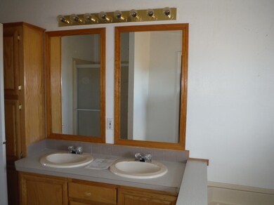 13 Zeam Way Mbth vanity