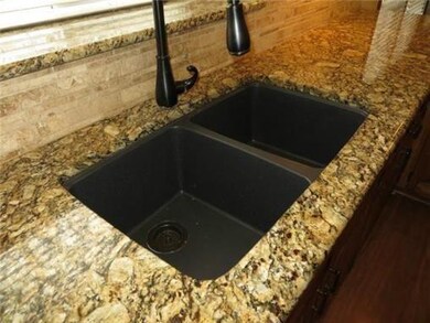 8332 Twilight Ln, Lenexa, KS 66219 - photo 6