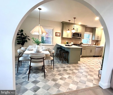 11 Woodbine Rd, Havertown, PA 19083 - photo 3