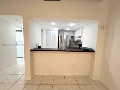 Brickell Key Two Condo unit 214, Miami, FL 33131 - photo 4