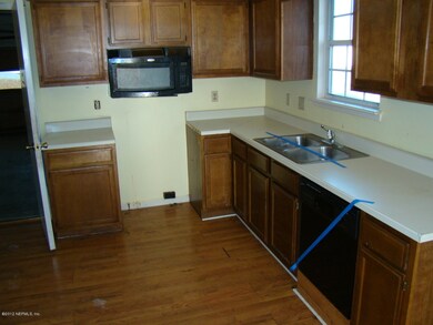 7833 Duckwood Ln, Jacksonville, FL 32210 - photo 2