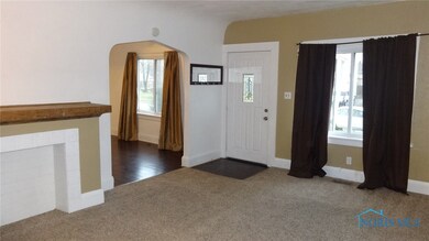 Entry/Living Room