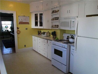 Kitchen. Lovely old fashioned...
