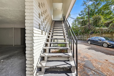 909 Silber Rd unit 16, Houston, TX 77024 - photo 3