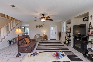 14_570Amber7897_mls
