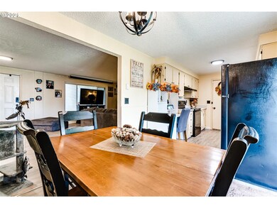144 V St, Springfield, OR 97477 - photo 4