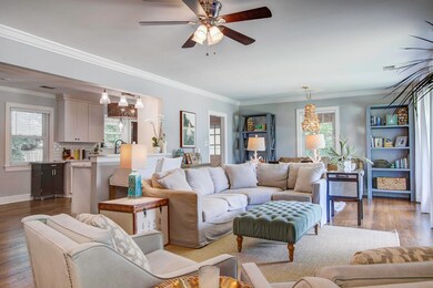 Bright & open floor plan