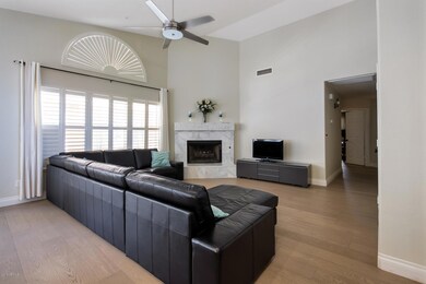 Family Room (3)
