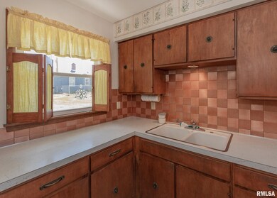 2311 W Rusholme St, Davenport, IA 52804 - photo 6