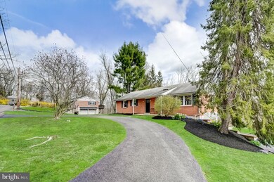 810 Mountainview Ave, Schwenksville, PA 19473 - photo 3