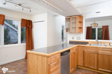 10711 Commodore Dr Anchorage-large-004-K