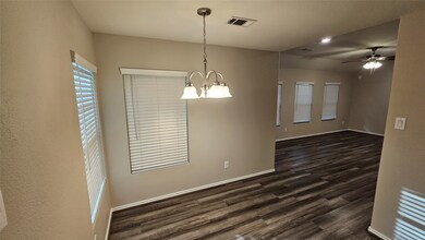 8131 Blooming Meadow Ln, Houston, TX 77016 - photo 4