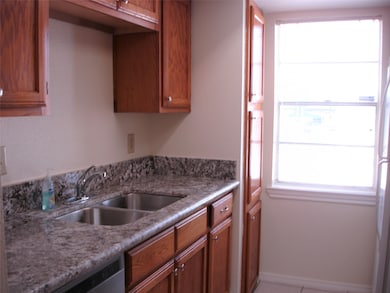 14333 Memorial Dr unit 41, Houston, TX 77079 - photo 7