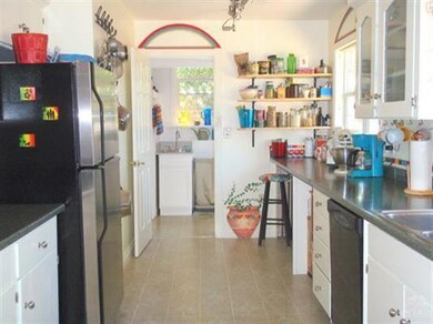 656 NE Seward Ave, Bend, OR 97701 - photo 3