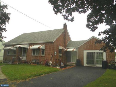 233 E Noble Ave, Shoemakersville, PA 19555 - photo 2