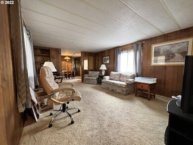 Living Room/Entrance