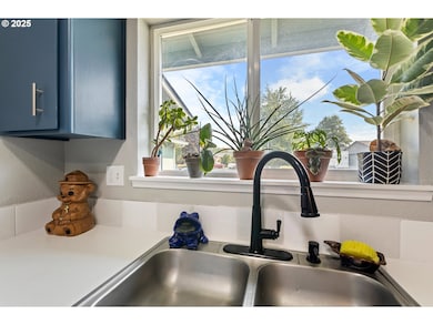 337 S Grove Ln, Sutherlin, OR 97479 - photo 6