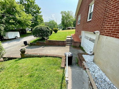 157 Walker St unit St, Ronceverte, WV 24970 - photo 7