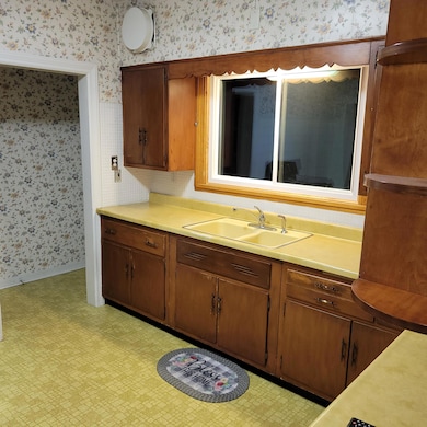 1607 Parkview Ave, Whiting, IN 46394 - photo 6